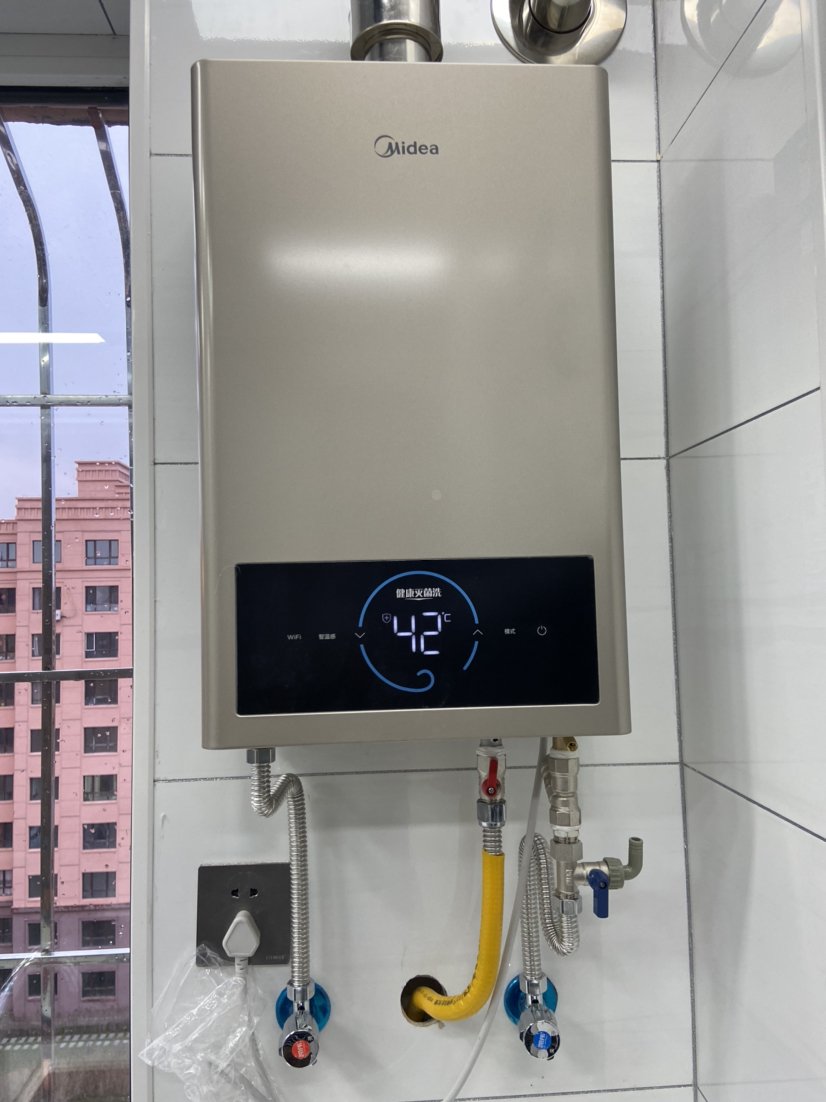 美的13升燃气热水器天然气 水量伺服恒温磁净化健康洗 app控制jsq25