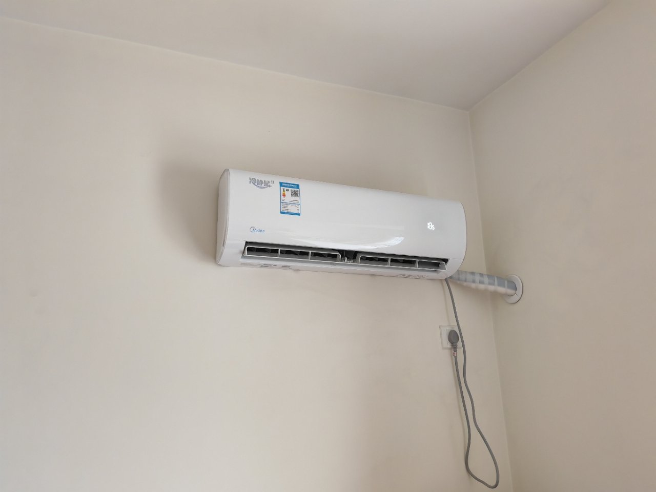 美的(midea) 大1匹 新一级能效变频智能冷暖壁挂式空调冷静星kfr-26gw