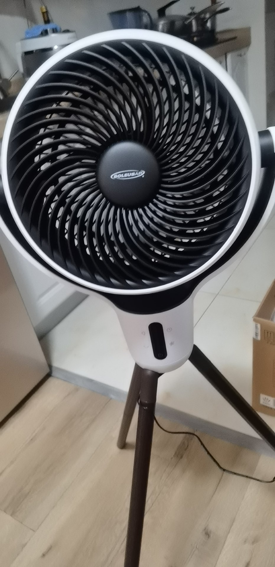 舒乐氏(soleusair)空气循环扇变频节能摇头落地扇家用台式遥控电风扇