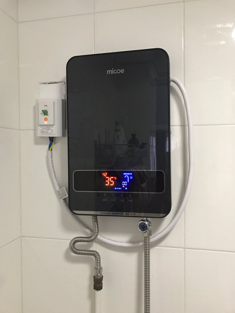 即热式电热水器家用小型快速免储水直热式淋浴器速热恒温洗澡过水热