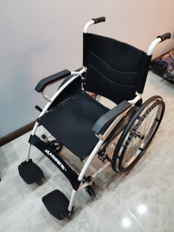 迈德斯特 轮椅老人折叠代步车轻便残疾人轮椅小巧旅行车老人推车[快速折叠+碳钢车架+实心大轮 117B]晒单图