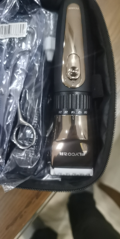 飞科(flyco)电动理发器成人儿童电推剪 剃头电推子全身水洗家用剃头刀