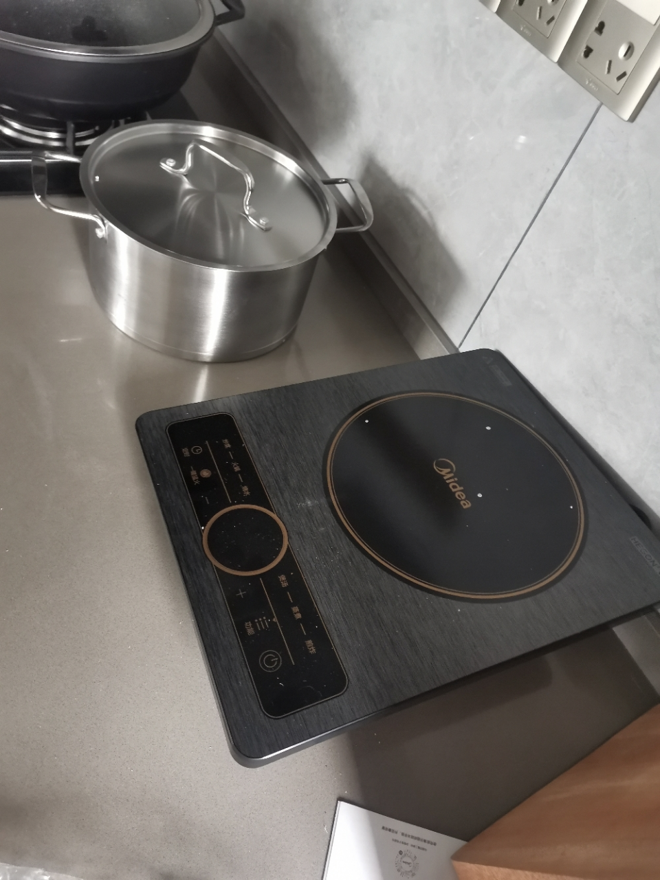 美的(midea)电磁炉c22-wh2202滑控触摸2200w大火力微晶面板文武火烹饪