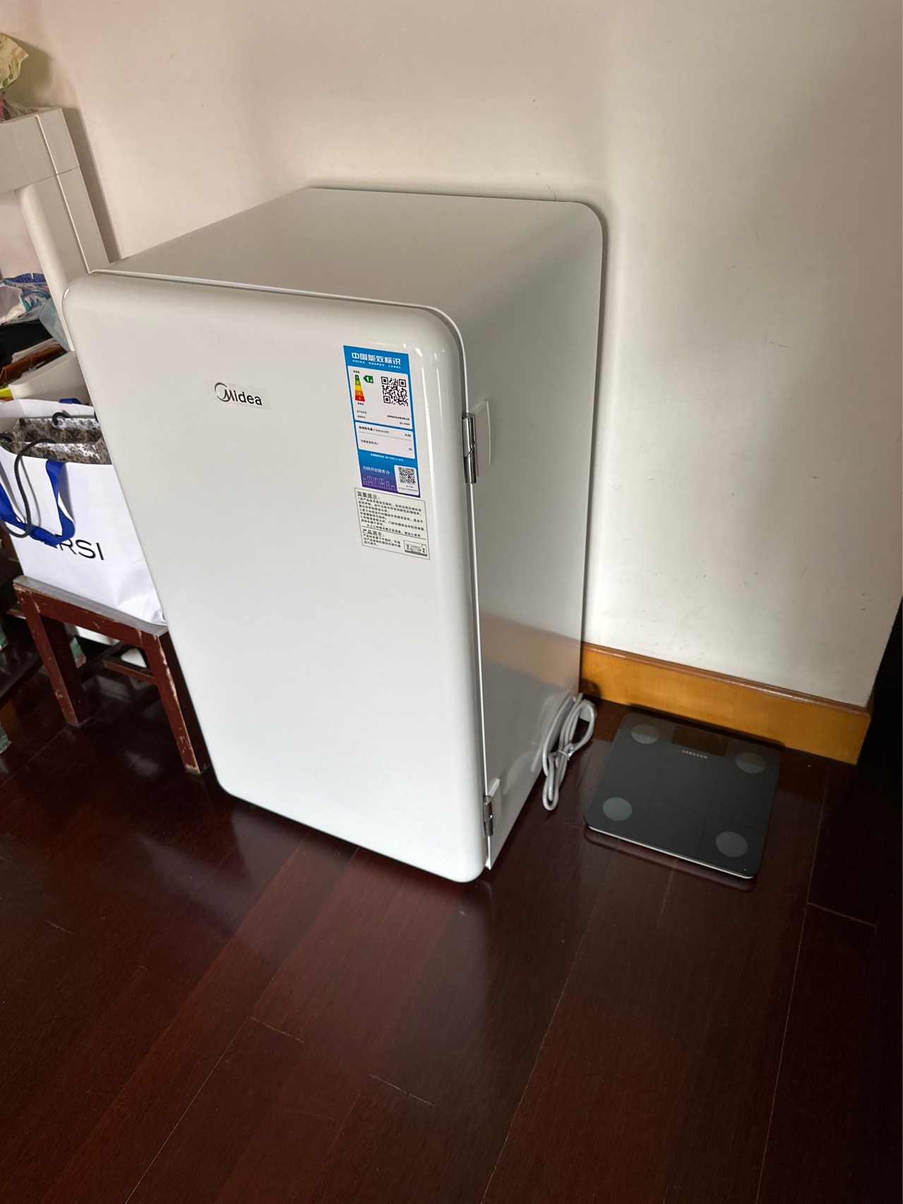 美的(Midea)93升 单门小冰箱 灵巧小型 节能安静 冷藏家用宿舍办公室冰箱 租房神器 BC-93MF晒单图