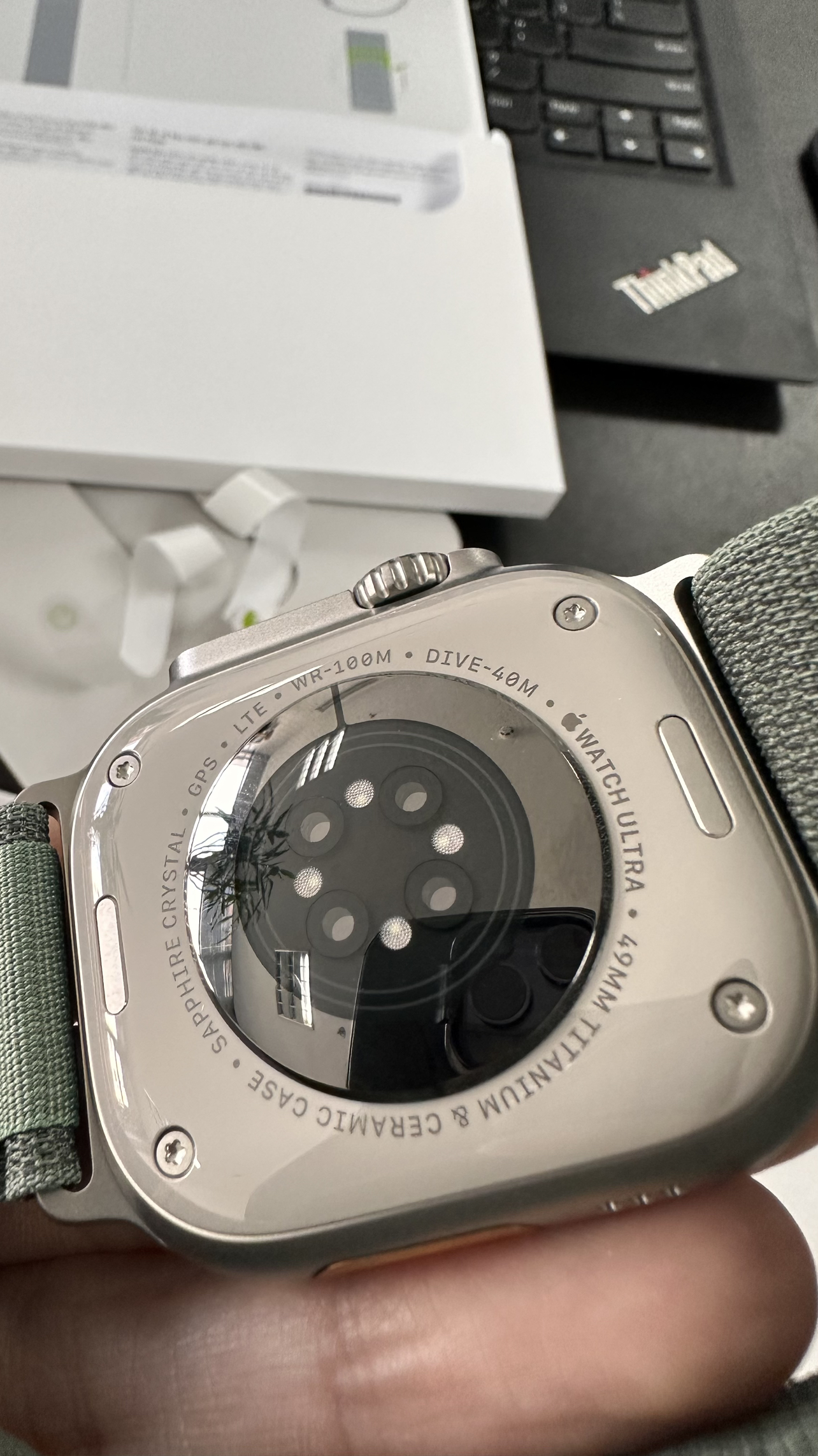 手表 (gps 蜂窝版)49mm 钛金属表壳 绿色高山回环式表带中号晒单图