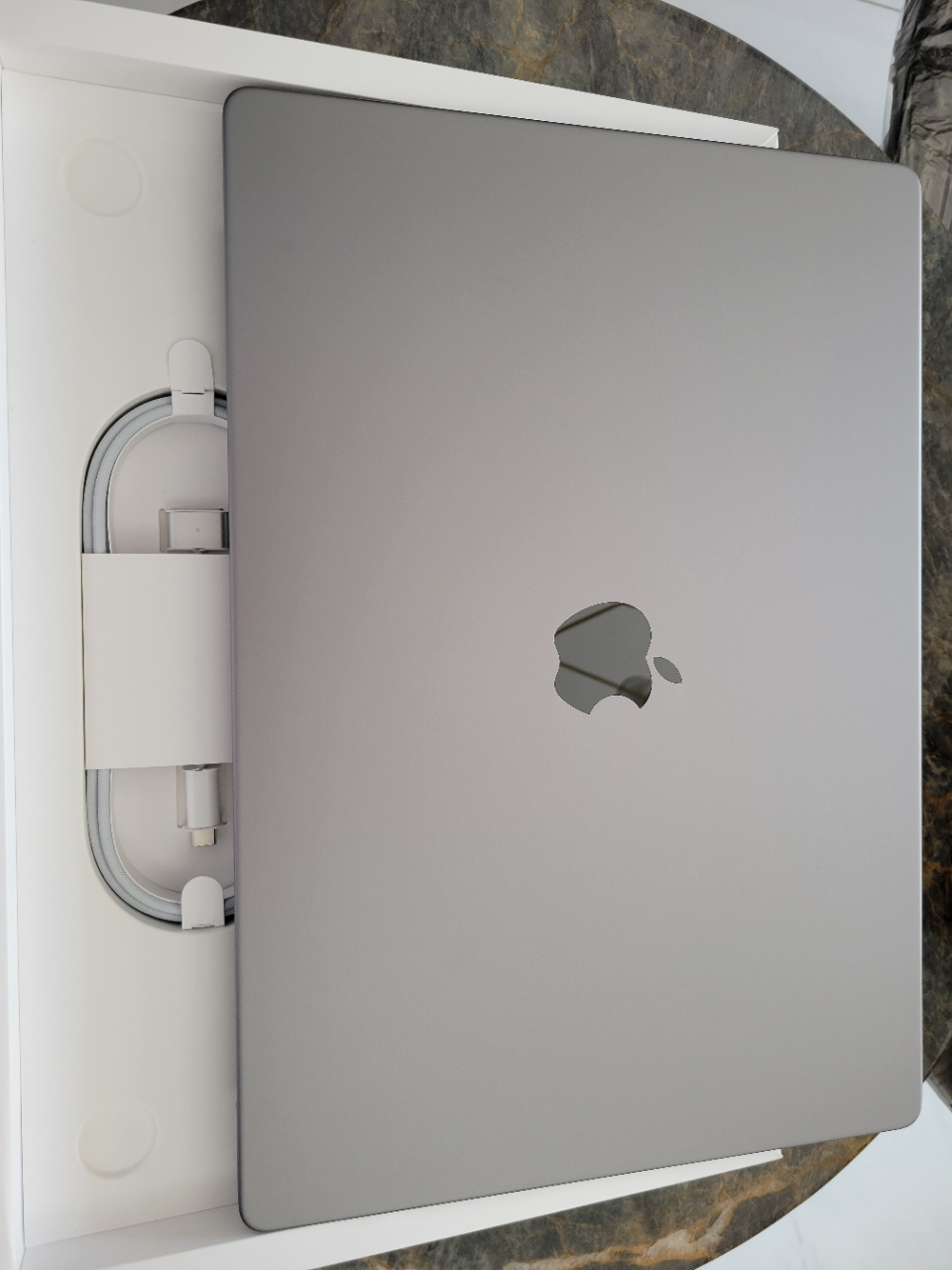 macbook pro 16英寸 笔记本电脑 轻薄本 m1 pro芯片 16gb 512gb 灰色