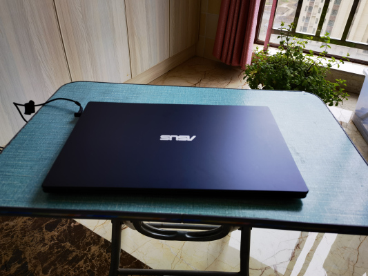 华硕(ASUS)顽石E510 轻薄笔记本电脑180- 值得买吗？是哪里生产的？