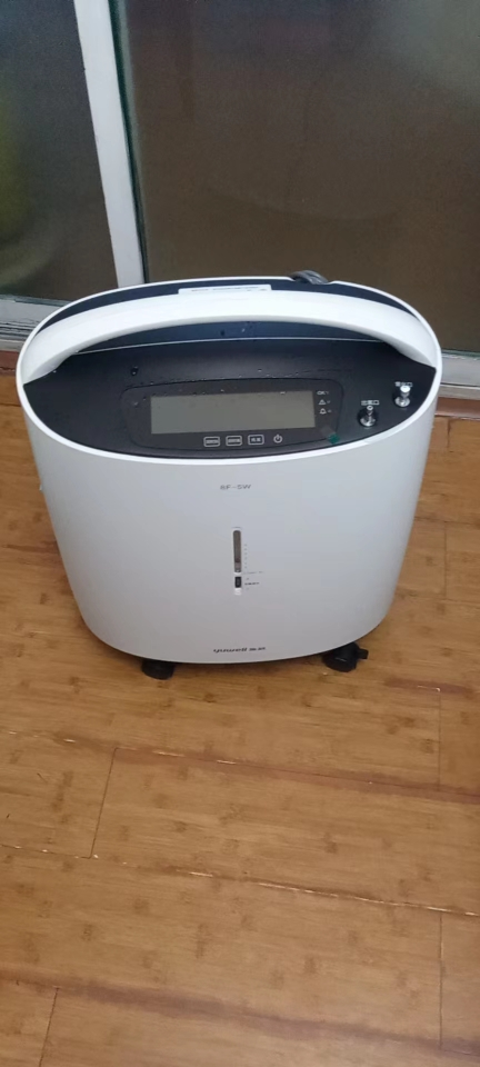 鱼跃制氧机8f-5w医用级吸氧机低噪静声款5升机老人家用氧气机5l带雾化