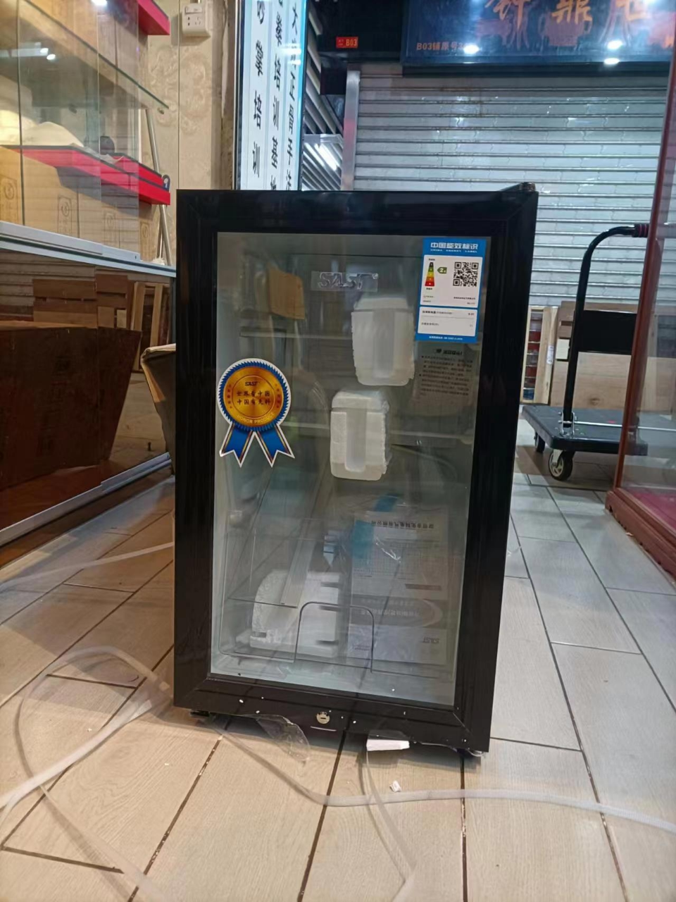 sast先科100l迷你小型冰箱透明带锁冰吧冷藏小冰箱茶叶饮料冷藏保鲜柜