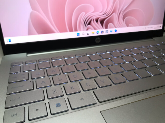 惠普(HP)星BookPro14 2024款AI轻薄本战力本笔记本电脑(全新英特尔酷睿Ultra5-125H 16G 1TB 2.5K 120Hz EVO)月光银晒单图