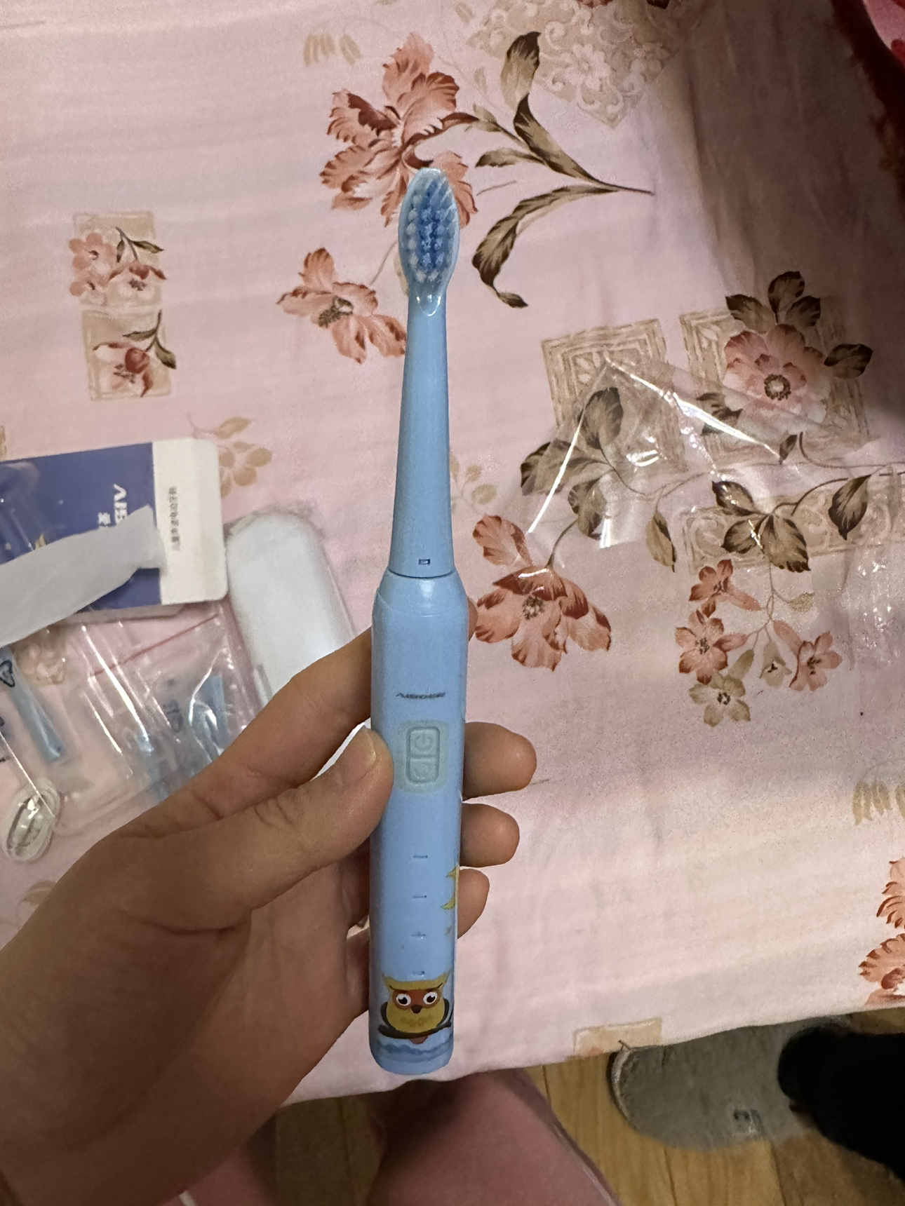 爱博尔AIBOER 儿童电动牙刷 防水防摔 充电式电动牙刷儿童 3-6-12岁宝宝小孩牙刷C5王子蓝[8支刷头+旅行盒]晒单图
