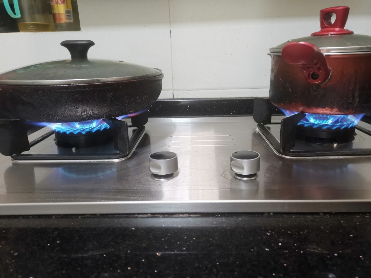 华帝旗下百得 燃气灶 QE12液化气家用双眼灶具 4.8KW大火力 嵌入式台式两用 钢化玻璃 灶具全铝炉头晒单图