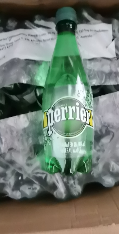 法国原装进口 巴黎水(Perrier)气泡矿泉水 原味天然矿泉水 500ml*4瓶装(塑料瓶)晒单图