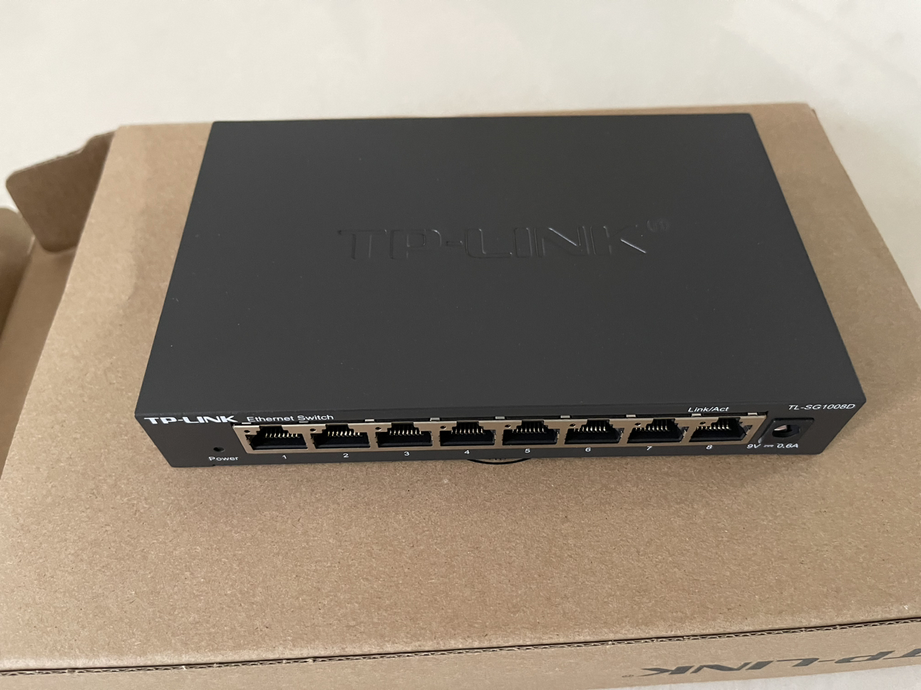 TP-LINK TL-SG1008D 8口千兆交换机 企业级交换器 监控网络网线分线器 分流器 金属机身晒单图