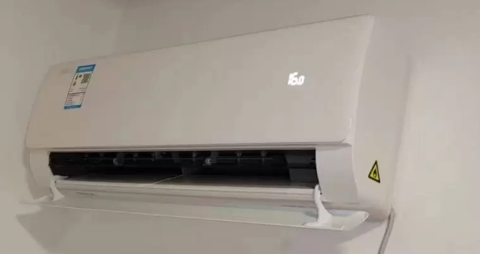 美的(Midea) 1.5匹挂机新一级变频 智能冷暖壁挂式空调 3D环游风 风尊时尚版 KFR-35GW/N8MXC1晒单图