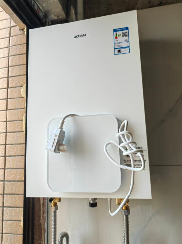 老板(ROBAM)14L燃气热水器 水气双调 智能恒温 防风防冻 增容强排式 节能抑菌 燃气壁挂炉HD660A-14晒单图