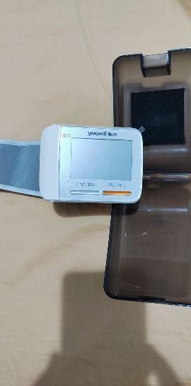鱼跃家用电子腕式血压计YE8900A语音款电子血压计晒单图