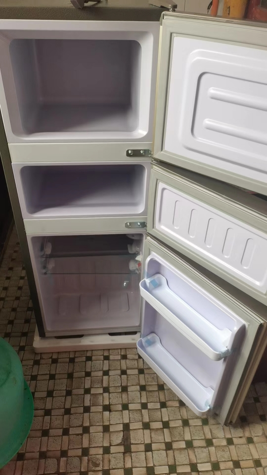 香雪海 小冰箱 家用小型三门冰箱 中门软冷冻 一级能效电冰箱 迷你小型节能冷藏冷冻 租房 宿舍冰箱 82S152E 金色晒单图