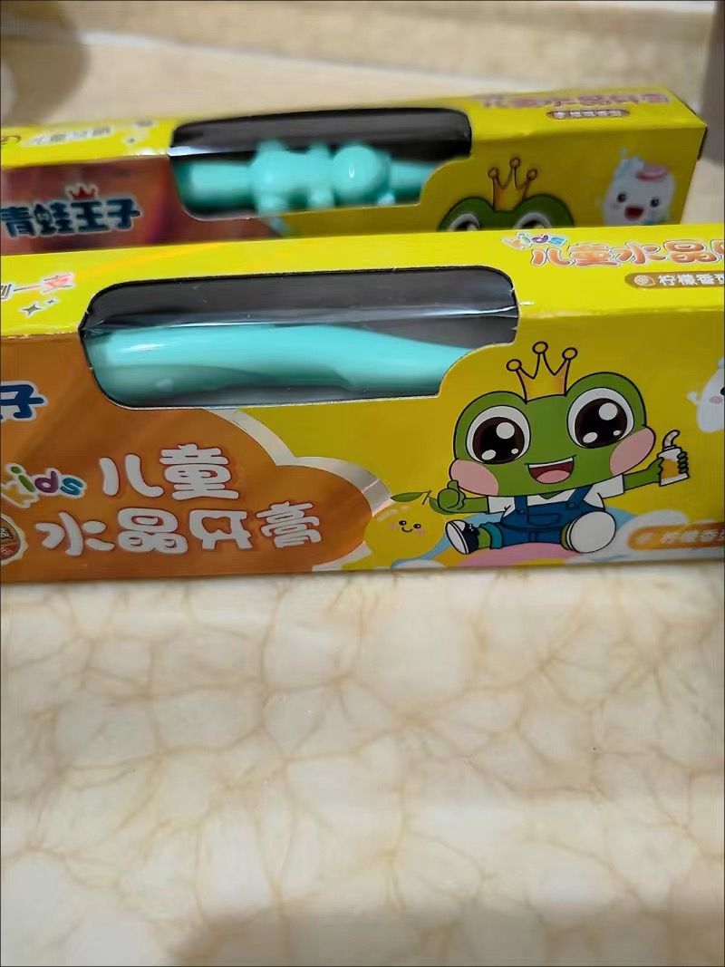青蛙王子儿童水晶牙膏(草莓+柠檬+葡萄+苹果)四种口味 4支装 50g*4+送牙刷晒单图