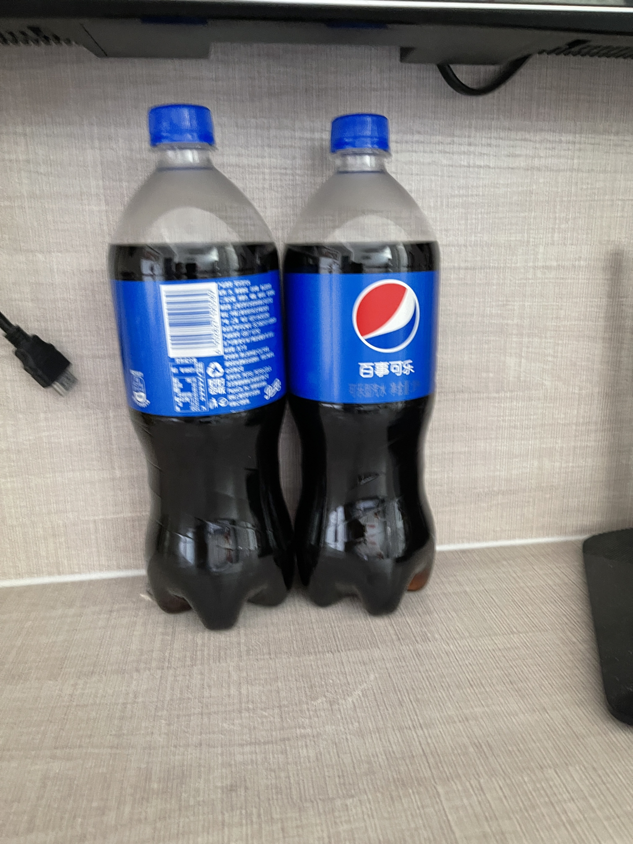 百事可乐 Pepsi 汽水 碳酸饮料 1L*2瓶 (新老包装随机发货) 百事出品晒单图