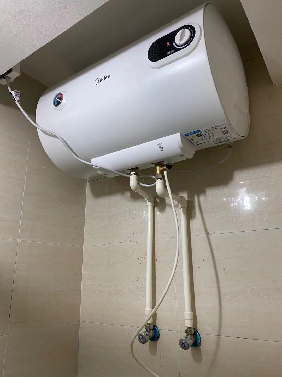 美的(Midea)50升2000W速热 加长防电墙版 蓝钻内胆耐用 8年质保储水式电热水器简约版15A3晒单图