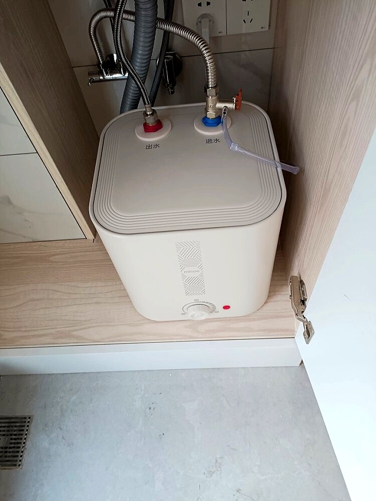 四季沐歌(micoe)电热水器8.5升小厨宝速热式家用上出水厨房热水器 1600W储水式热水宝 一级能效 上门安装晒单图