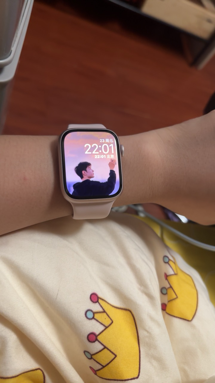 Apple Watch Series 9 (GPS) 45 毫米粉色铝金属表壳 亮粉色运动型表带 - M/L晒单图