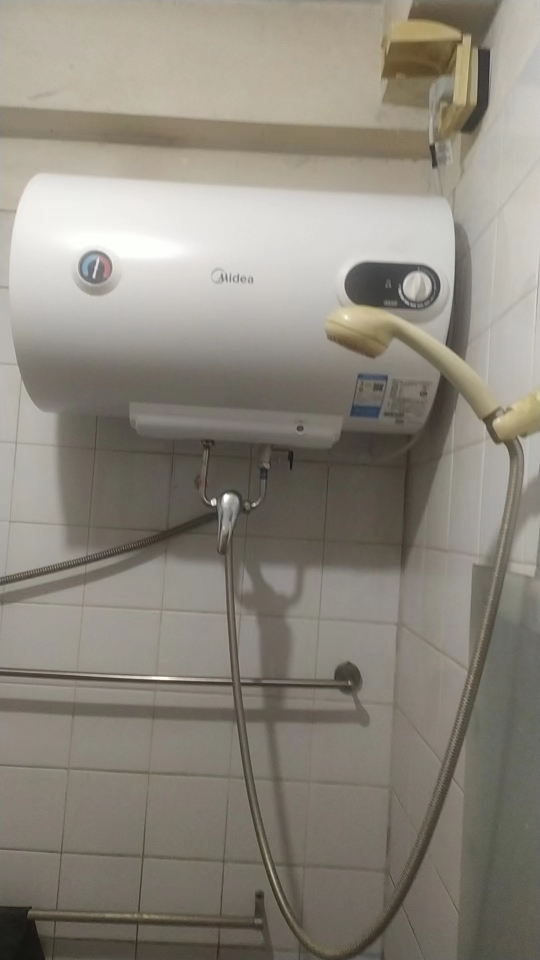 美的(Midea)50升2000W速热 加长防电墙版 蓝钻内胆耐用 8年质保储水式电热水器简约版15A3晒单图