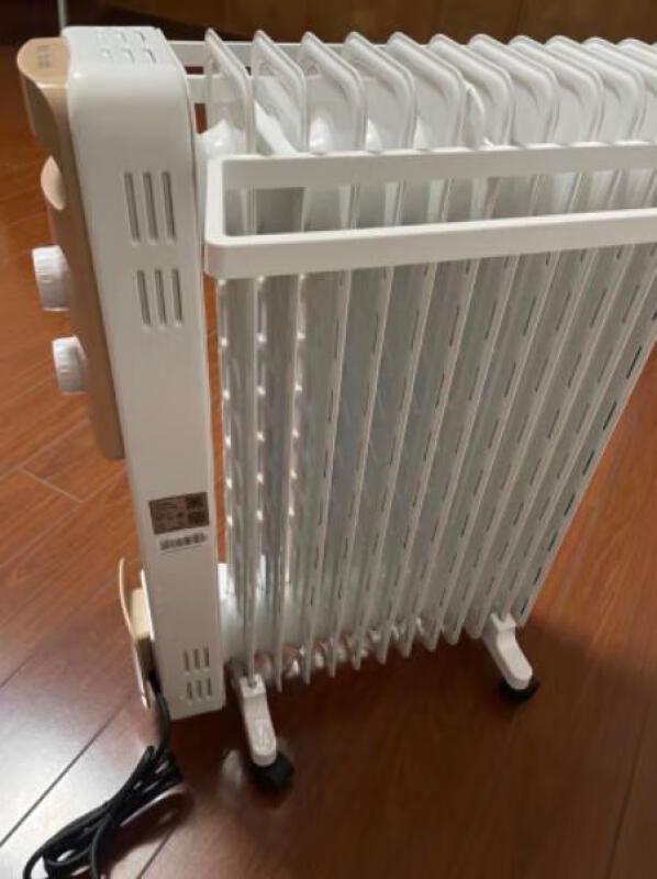 美的(Midea)取暖器油汀 HY22M 13片2200W 大面积散热片 倾倒断电 适用20-25㎡ 电暖气家用暖气机晒单图