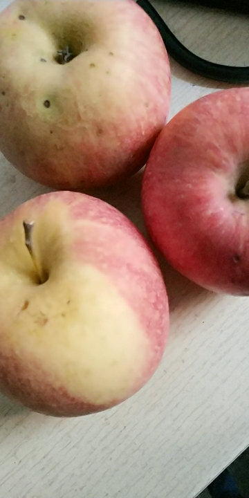 [鲜贝达]红富士苹果5斤装[净重4.5-5斤][单果75mm以上]晒单图