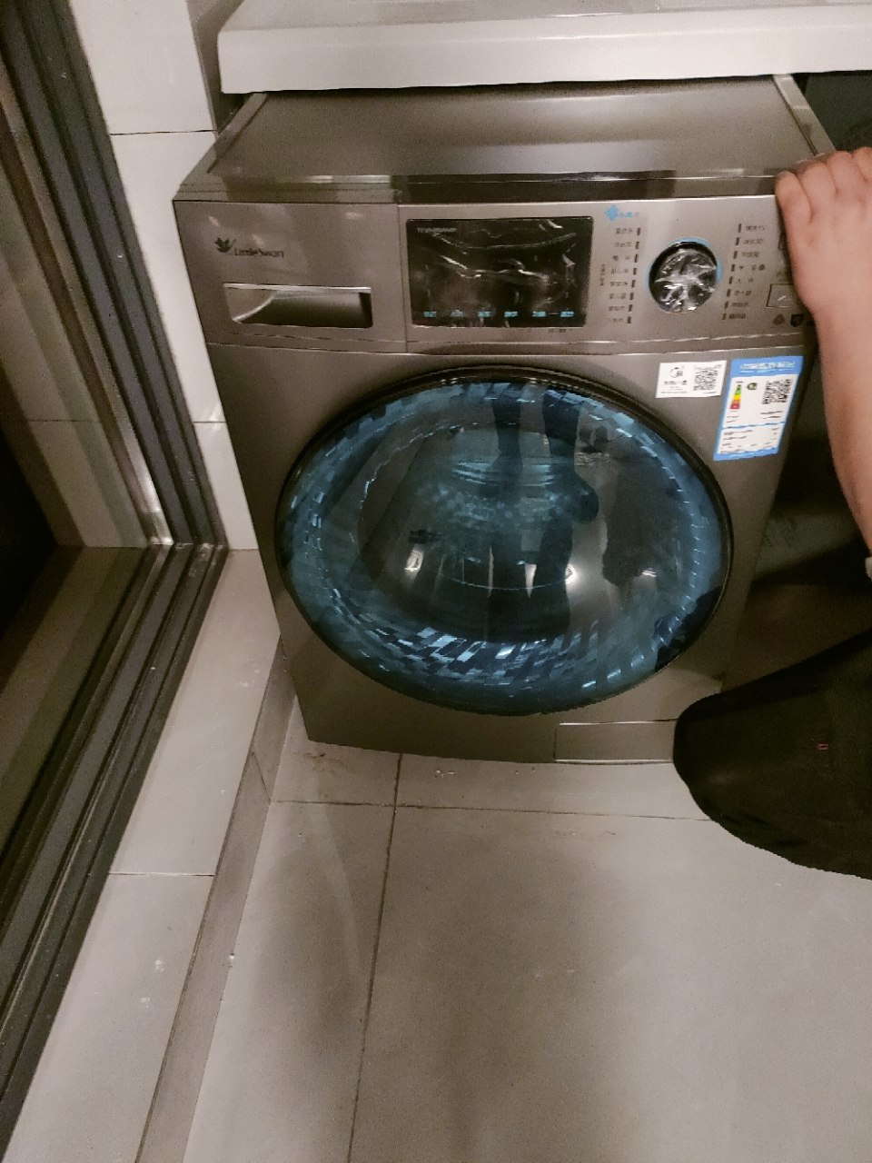 小天鹅( LittleSwan)水魔方滚筒洗衣机全自动家用 冷水洗护形护色 纳米银离子除菌 智能家电 TG100V868晒单图