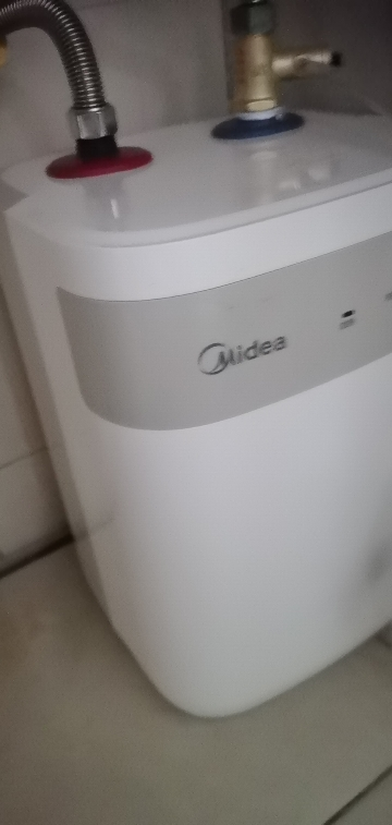 美的(Midea)家用<一级能效>小厨宝2000W速热5升连续出水29升节能省电电热水器上出水F05-20A1C(ES)晒单图