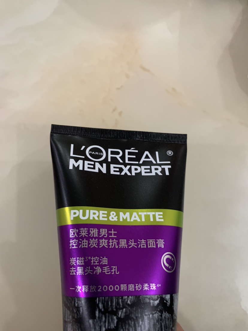 欧莱雅(LOREAL)男士控油炭爽抗黑头洁面膏100ml(去角质 深层清洁 收缩毛孔 保湿补水 油性肤质 洗面奶洁面乳)晒单图