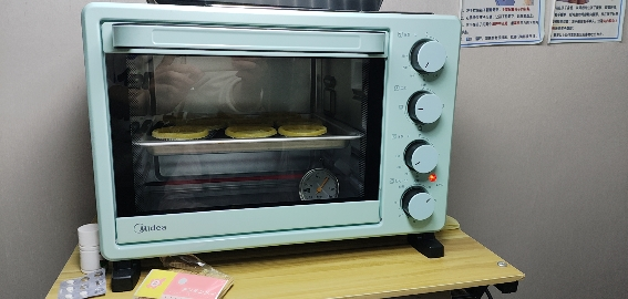美的(Midea)电烤箱 25升家用 上下独立控温 简约轻氧绿 广景大视窗 含钛加热管PT2531晒单图