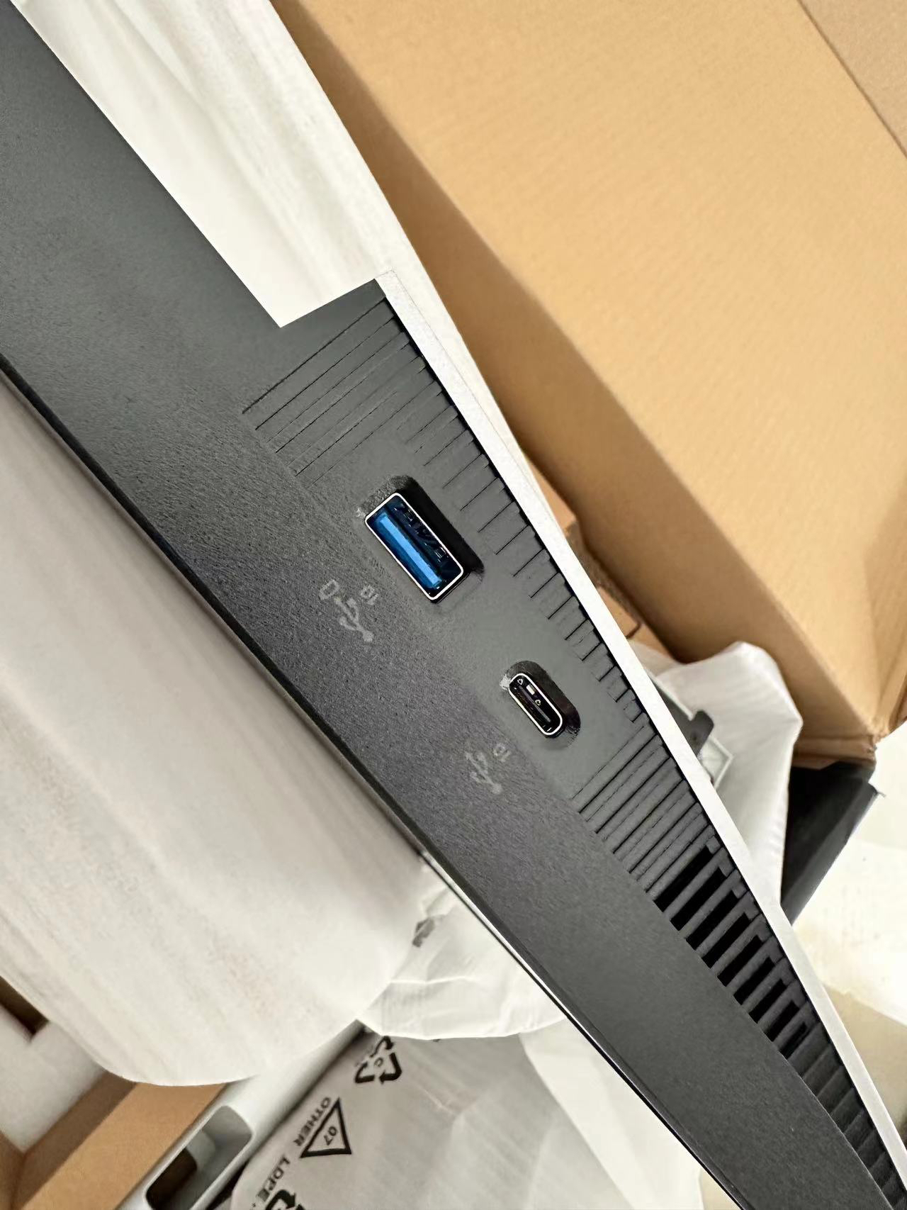 Dell/戴尔 UltraSharp 27英寸 4K超高清 电脑显示器IPS Black屏 HDR400 硬件低蓝光 Type-C 90W U2723QE晒单图