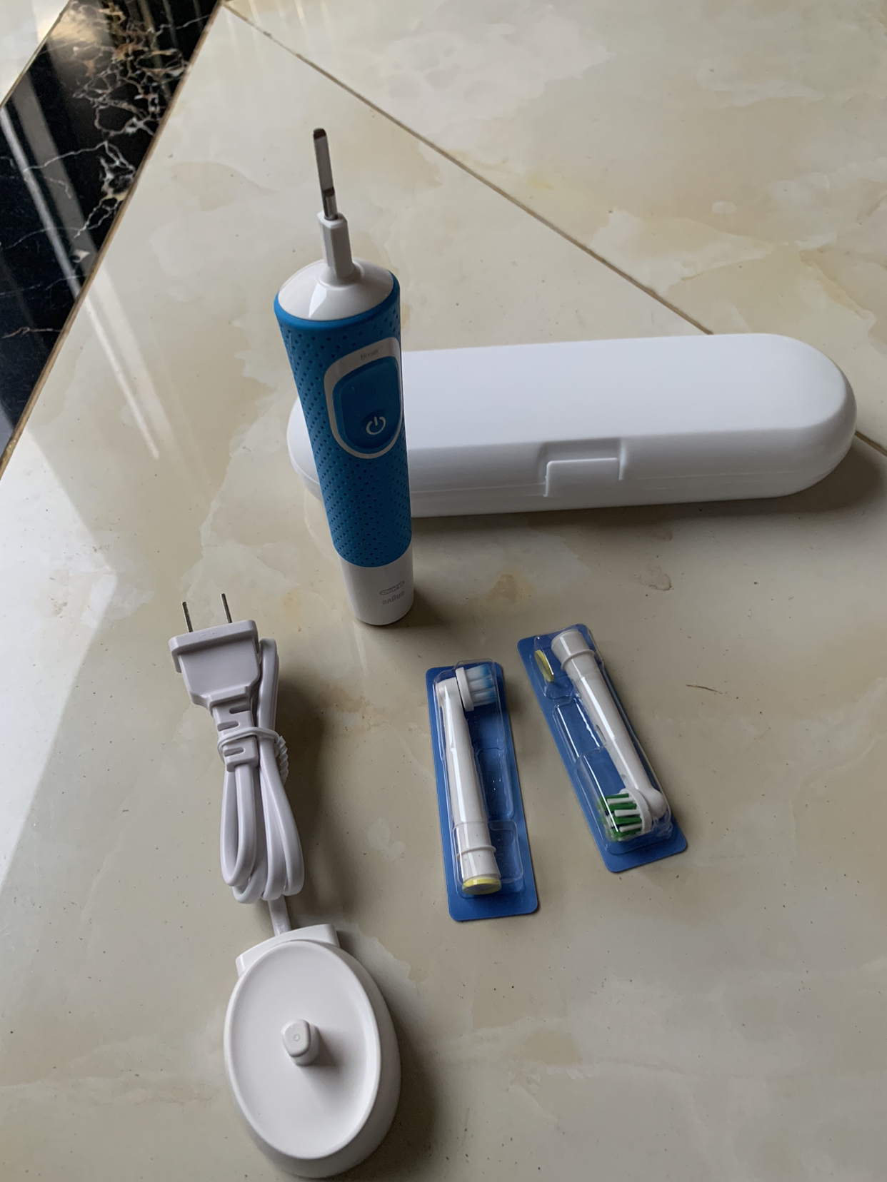 欧乐B(Oralb)电动牙刷 成人2D声波震动(自带刷头*2)清新蓝 D100 博朗精工晒单图