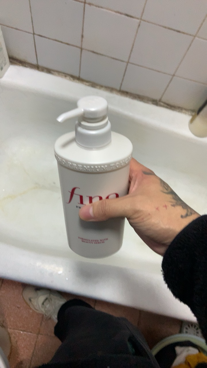 日本SHISEIDO 资生堂Fino 复合精华洗发水 滋润型 550ml[1瓶装]晒单图