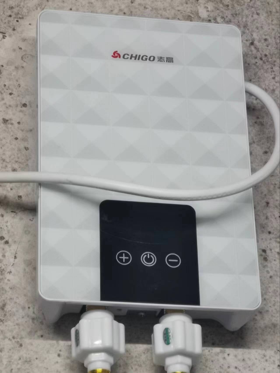 志高(CHIGO)即热式电热水器快热式热水器免储水小厨宝小型家用淋浴器速热恒温型热水器 6.5KW白色免费安装晒单图