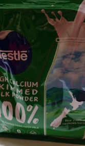 雀巢新西兰进口奶源 脱脂高钙营养牛奶粉800g*1袋全优乳蛋白生牛乳晒单图