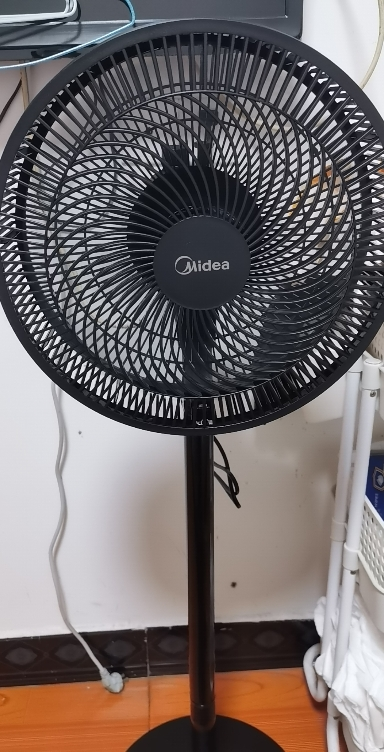 美的(Midea) 电风扇家用7叶落地扇 摇头电风扇循环风扇通风大风量电扇(台地两用) 黑色丨SAF30AB晒单图