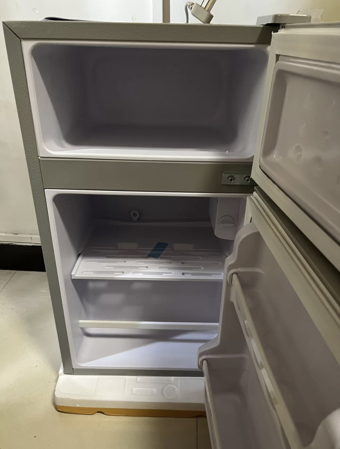 志高(CHIGO)BCD-49A128L 一级能效家用双门小冰箱 租房宿舍迷你节能电冰箱 冷藏冷冻直冷 闪亮银晒单图