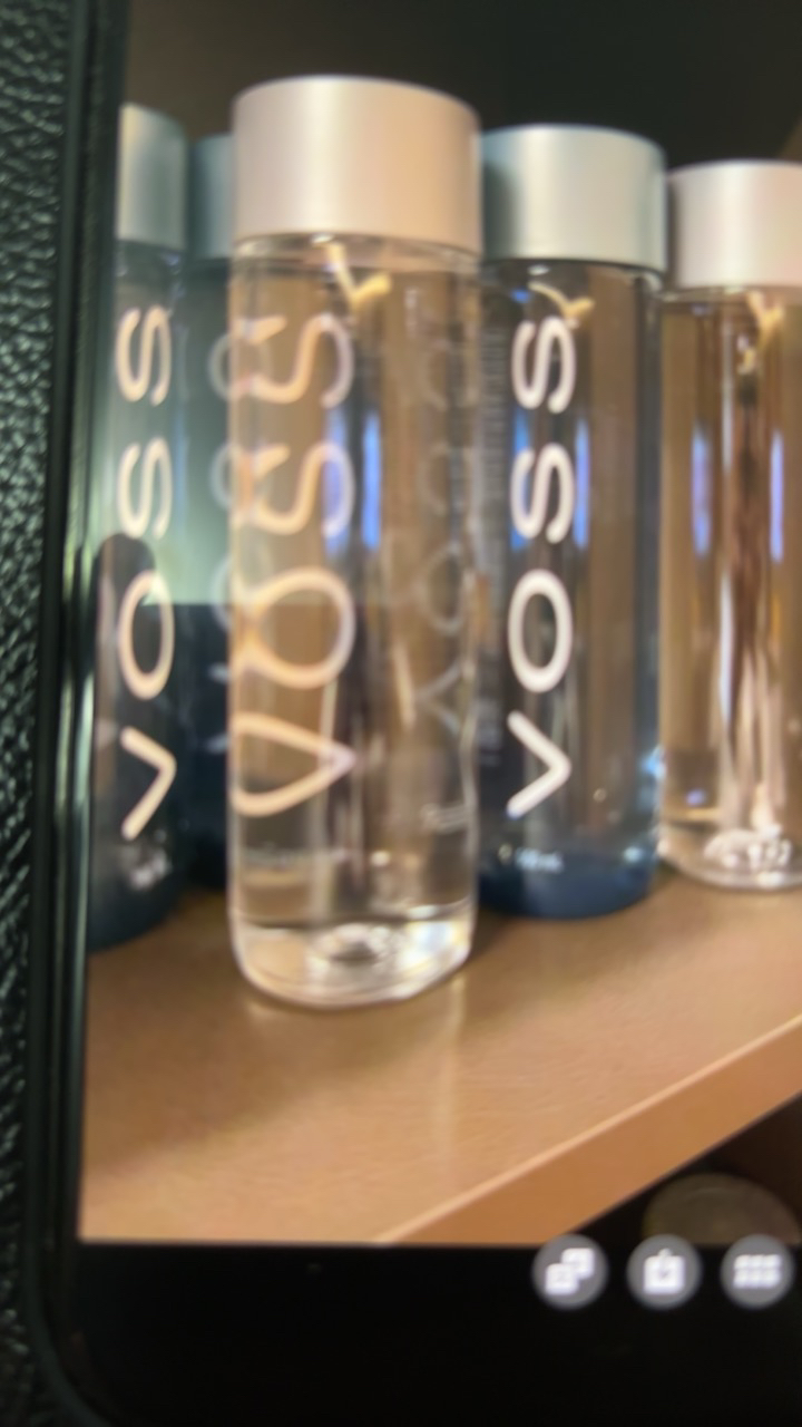 芙丝(VOSS)挪威品牌 塑料瓶国产矿泉水 500ml*24瓶装 矿泉水 瓶装饮用水纯净水晒单图