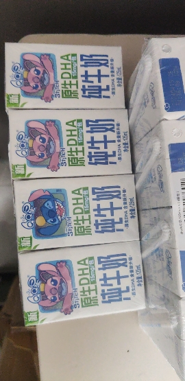 QQ星伊利原生DHA儿童纯牛奶125ml*16盒/箱 学生营养高钙牛奶 礼盒装晒单图