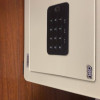 得力(deli)33515电子密码保管箱(白色) 高25cm办公家用防盗小型隐形保管柜 入墙入柜床头柜保险柜保险箱晒单图