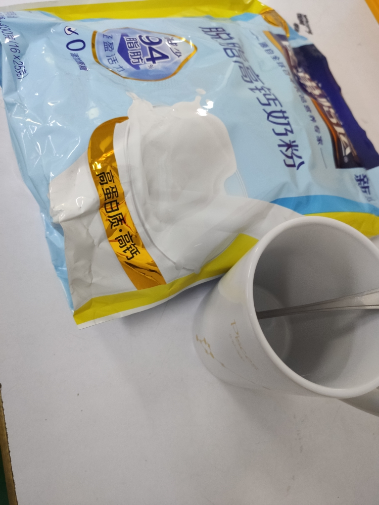 雀巢(Nestle) 怡运脱脂高钙奶粉400g送杯勺 全进口奶源 成人青少年儿童营养奶粉晒单图