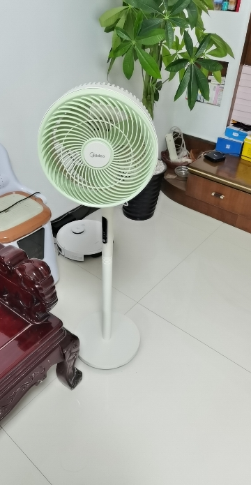 美的(Midea)电风扇 GAG24MR空气循环扇家用立式节能落地扇风扇安静低噪卧室宿舍台式摇头电扇台地两用晒单图