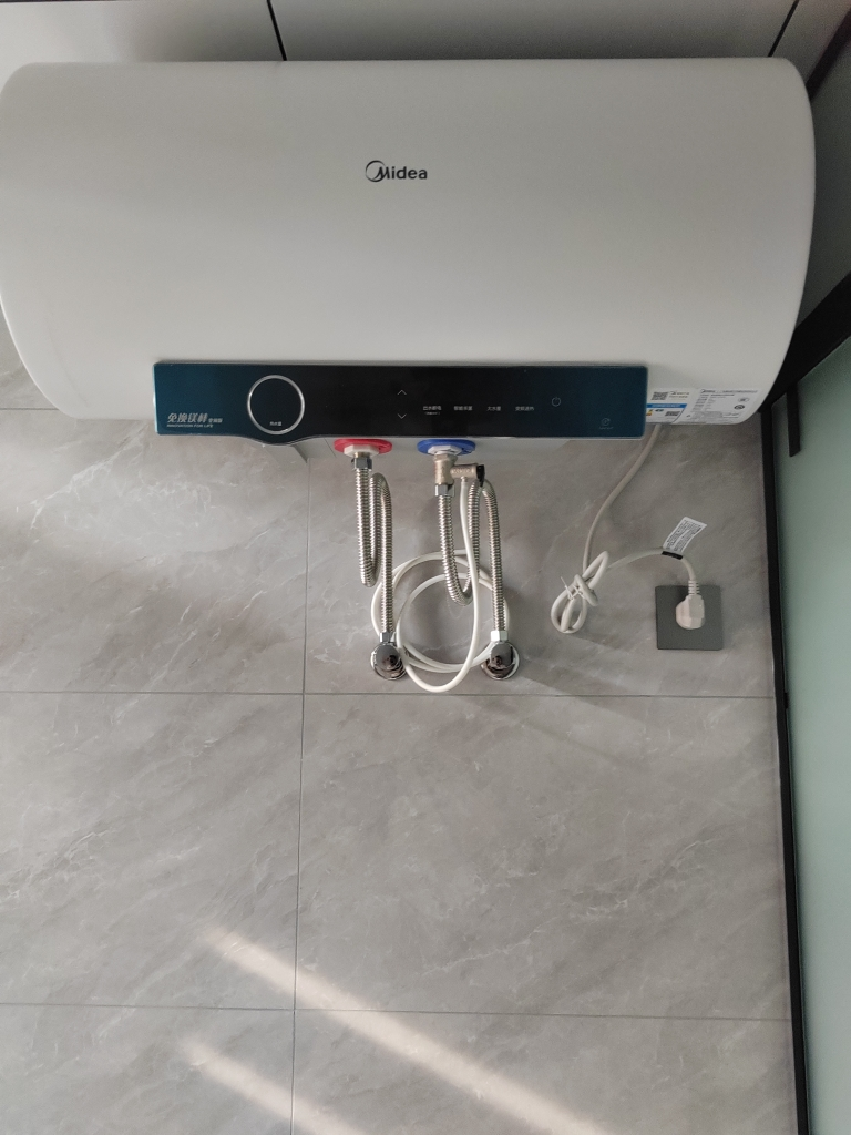 美的电热水器60升储水式 3300W变频 终身免换镁棒省钱 安全零电洗一级节能 智能家电 F6032-JA5(HE)晒单图