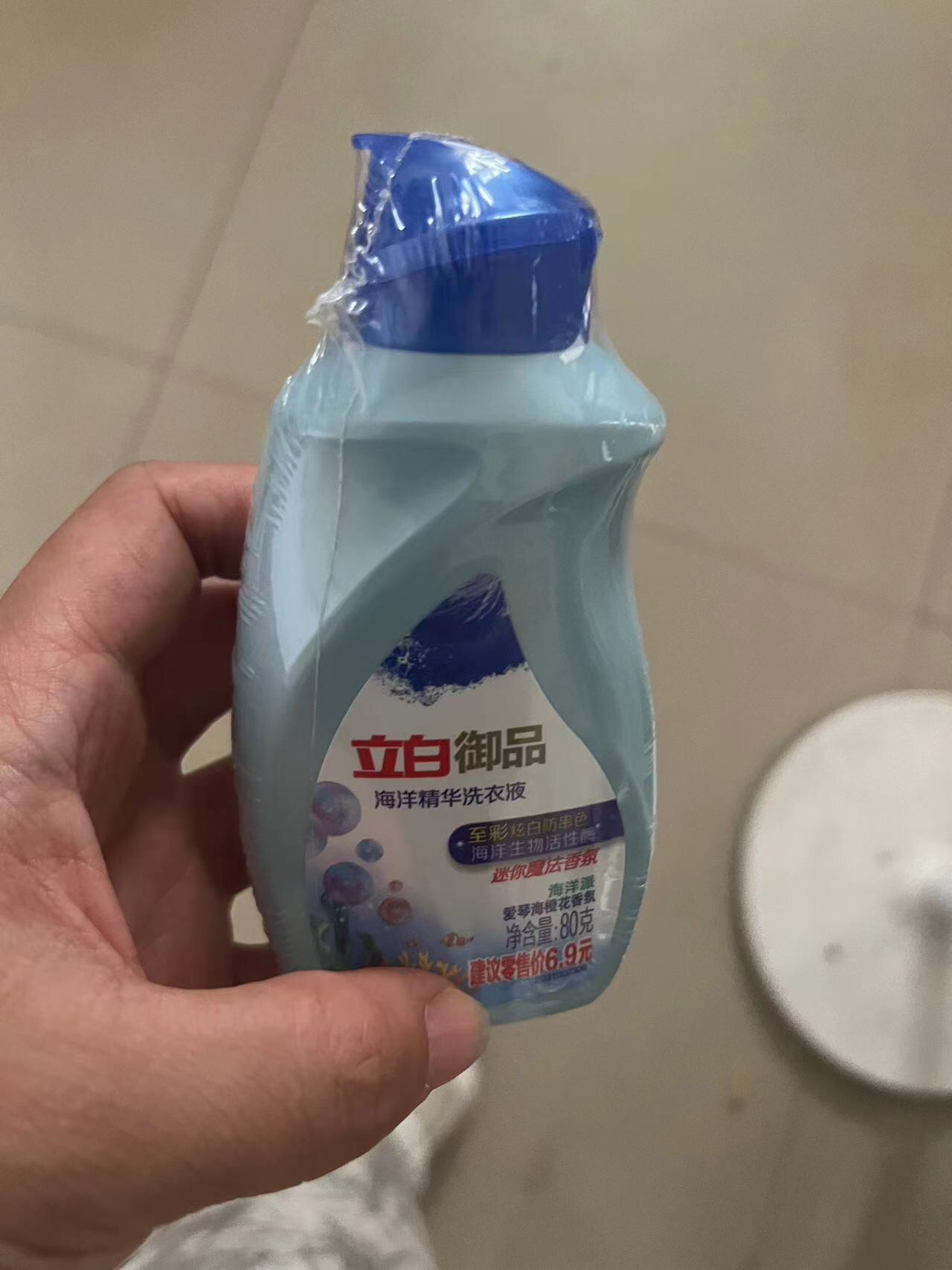 立白御品海洋精华洗衣液至彩炫白80g深层洁净炫白防串色晒单图