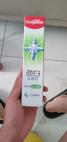 高露洁劲白小苏打牙膏亮白美白清新口气清洁口腔-竹炭薄荷味120g晒单图