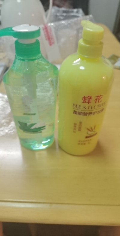 [加送洗护试用装]经典国货蜂花芦荟洗发露+一升柔顺小麦营养护发素晒单图